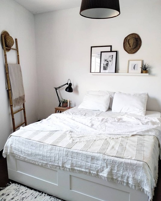 Світла спальня з ліжком ІКЕА: простір та затишок в одному дизайні