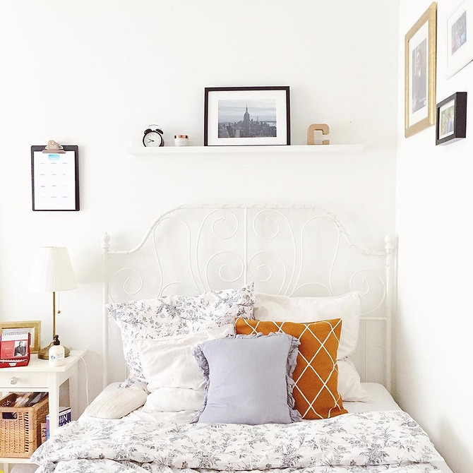 Елегантне ліжко ІКЕА в спальні, що додає вишуканості інтер'єру