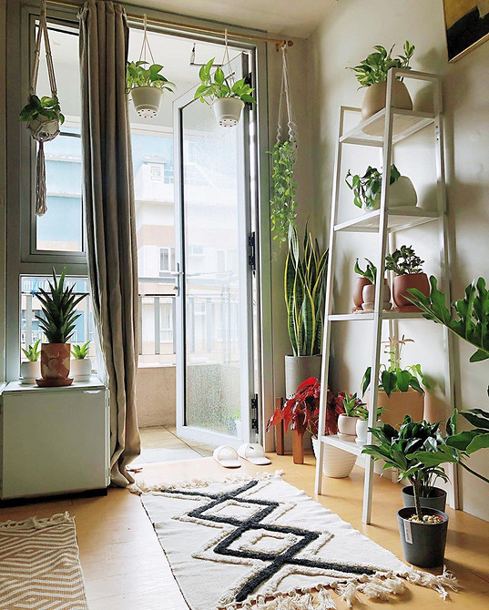 Стелажі ІКЕА в інтер'єрі: стильне та практичне рішення для зберігання речей.