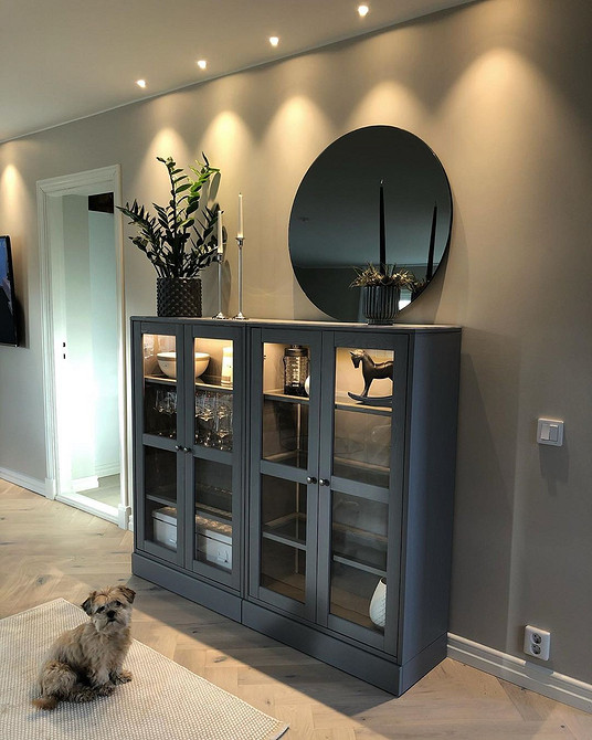 Стелажі ІКЕА в інтер'єрі: використання для вертикального озеленення та створення затишку.