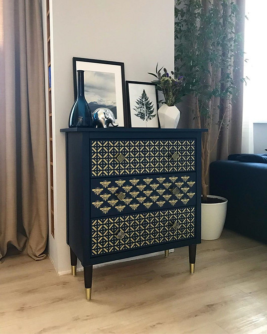 Оновлений комод Хемнэс: декор ручок з використанням шкіряних ремінців для унікального вигляду.