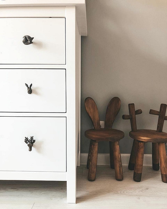 Фарбування та декупаж комода Хемнэс: ідея для оновлення меблів своїми руками.