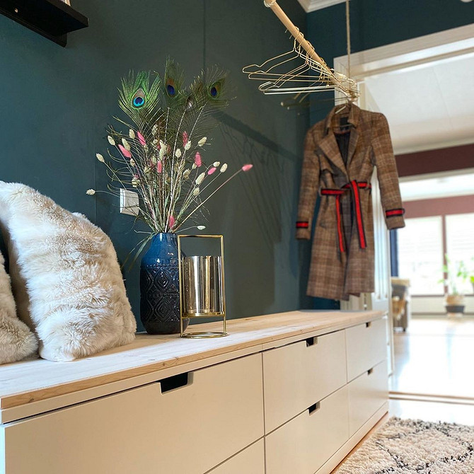 Кастомізований стіл IKEA: DIY проєкт для створення унікального робочого місця.