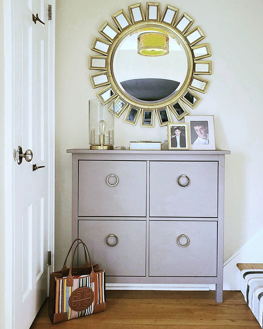 Ідеї для переробки дзеркала IKEA: створення унікальної рамки для елегантного акценту.