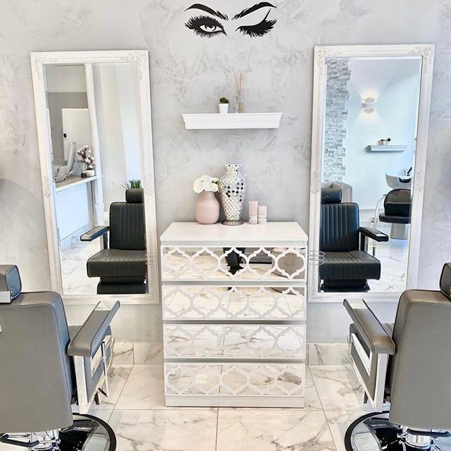 Фарбування комода Мальм: приклад яскравого та сміливого перетворення з використанням різних кольорів.