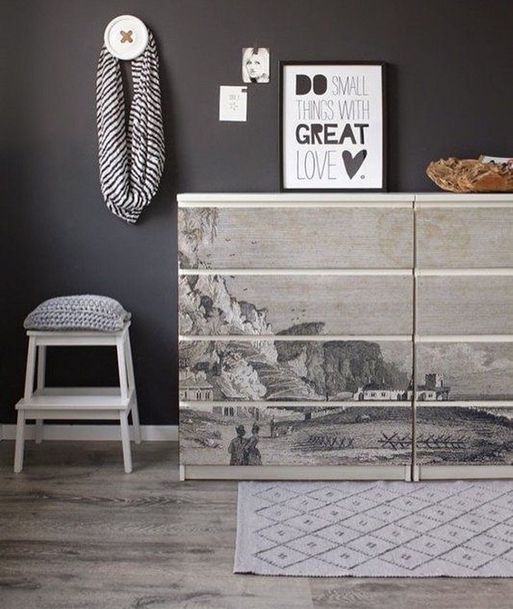 Переробка комода Мальм: комод з доданими ніжками, що робить його вищим та елегантнішим.