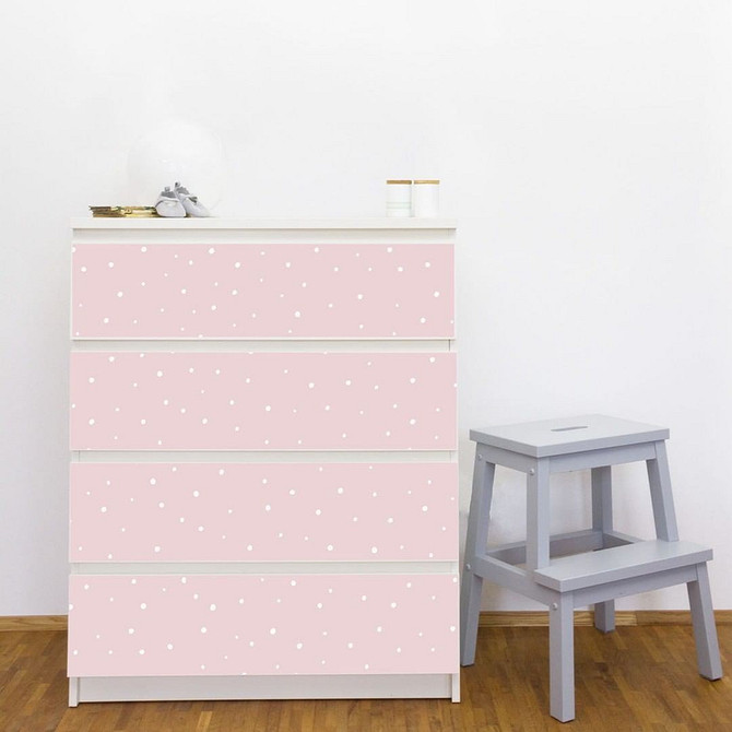 Ідея переробки комода Мальм: поєднання кольорів та текстур в дизайні.