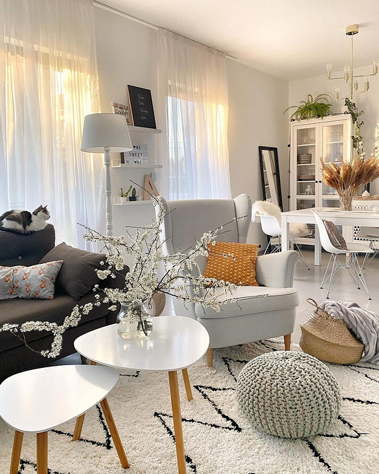 Крісло ІКЕА яскравого кольору: акцентний елемент у дизайні кімнати