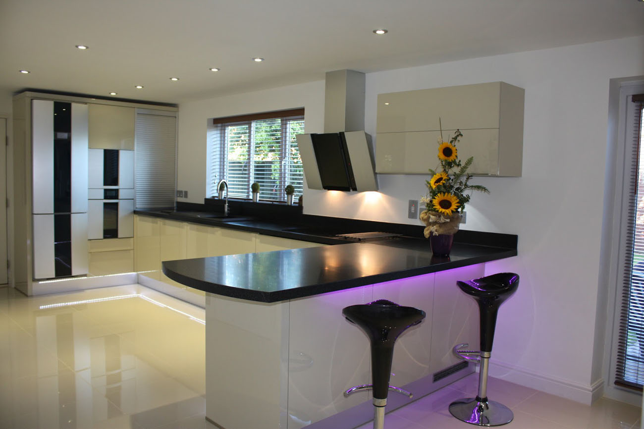 Антитренди в інтер'єрі: використання штучних квітів та рослин у 2025 році.