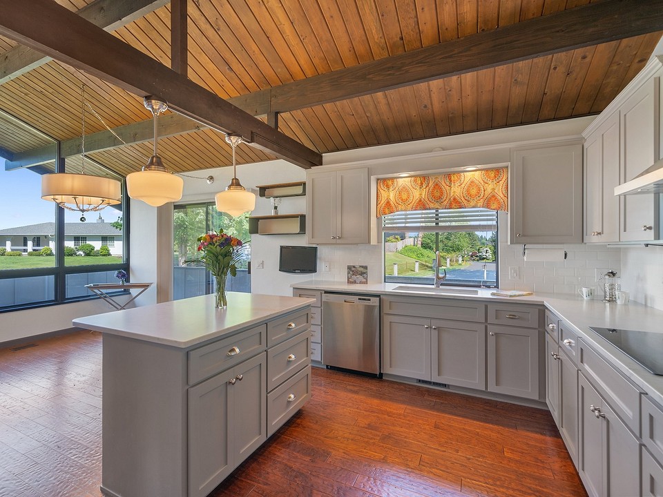 Вибір фарби для перефарбування кухонних фасадів: різні кольори та види фарб для МДФ