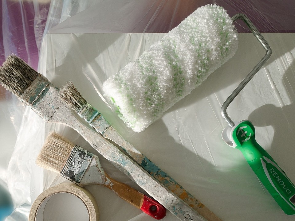 Кухонні фасади готові до фарбування: підготовка поверхонь перед реставрацією меблів