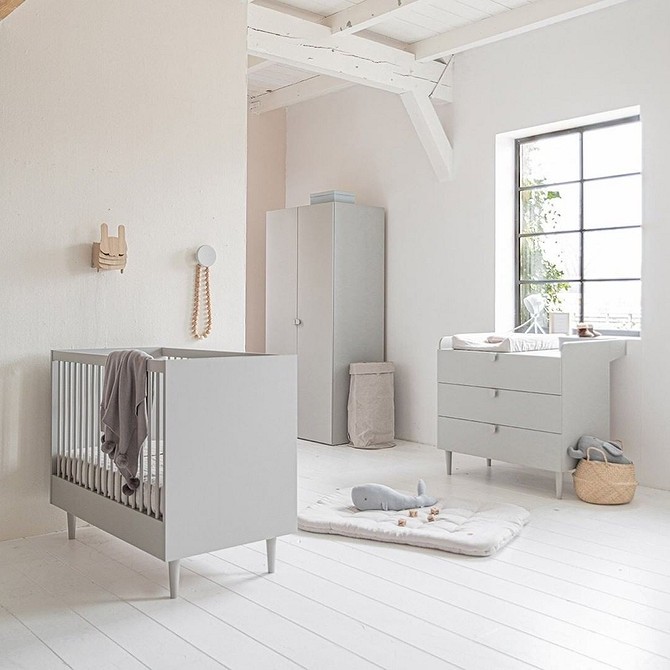 Поради щодо вибору фарби для дитячого ліжечка: безпечна акрилова фарба та поради експертів.