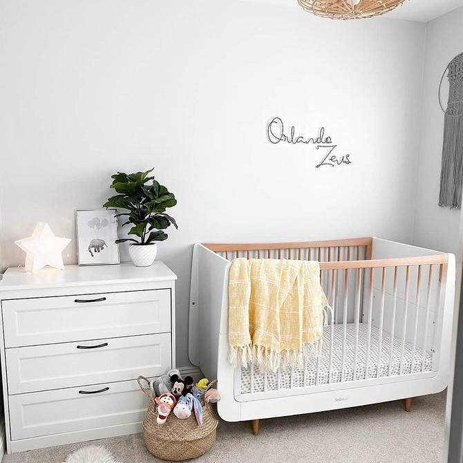 Дитяче ліжечко: покриття, що не містить шкідливих речовин, для здоров'я малюка