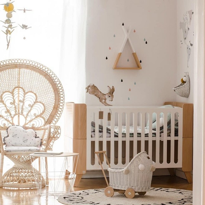 Нанесення фарби на дитяче ліжечко: техніка безпечного фарбування дитячих меблів акрилом.