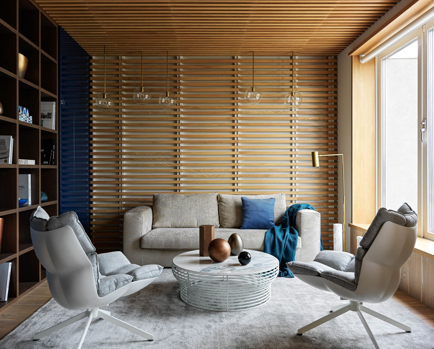 Стильний дизайн інтер'єру з дерев'яними панелями: акцент на еко матеріалах.