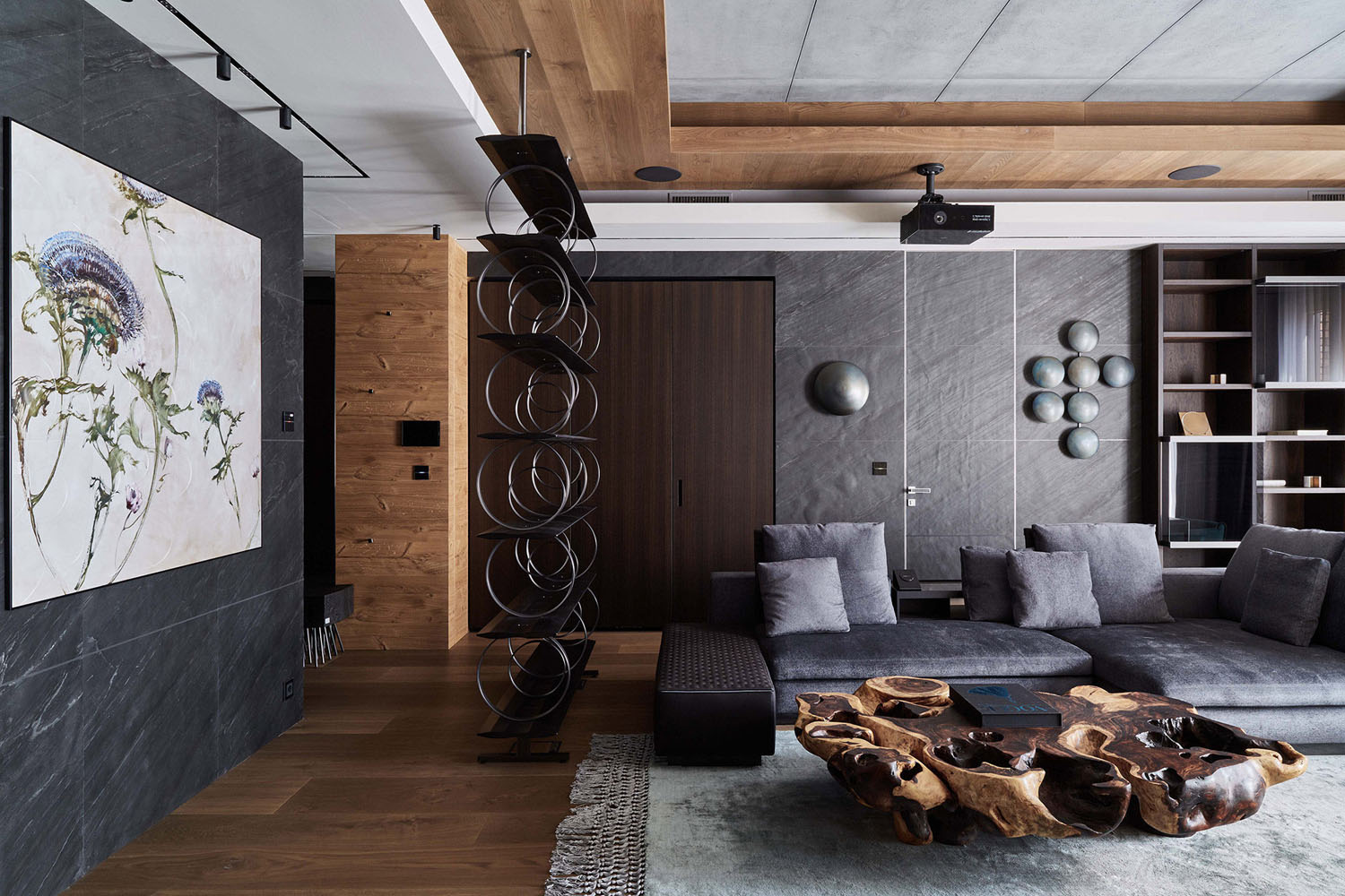 Сучасний інтер'єр з дерев'яними панелями: елегантне поєднання стилю та екології.