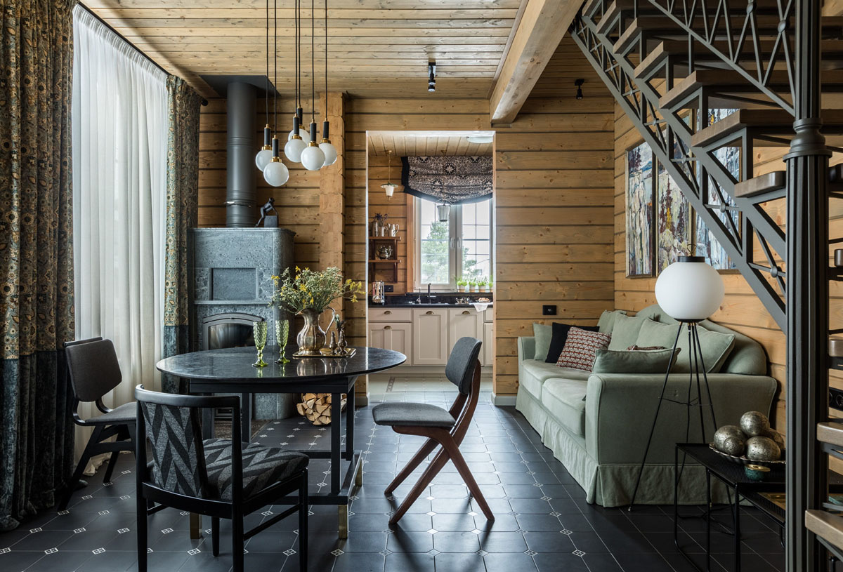 Інтер'єр будинку з бруса у стилі мінімалізм з великими вікнами