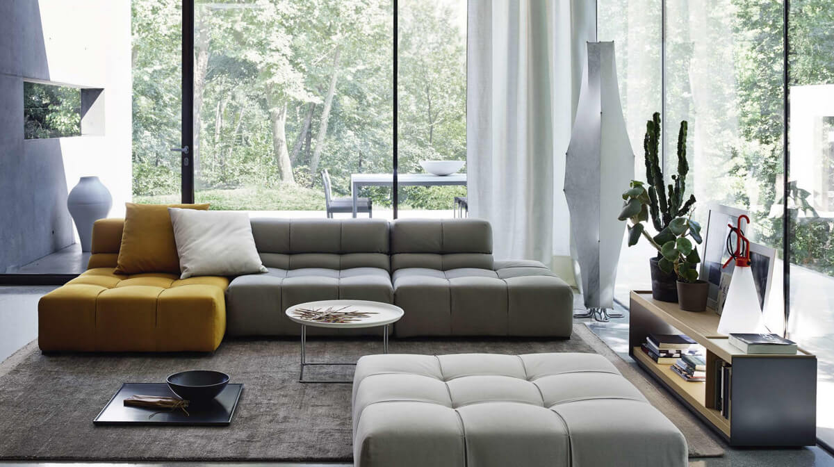 Сучасний інтер'єр з використанням функціональних меблів для максимального комфорту.