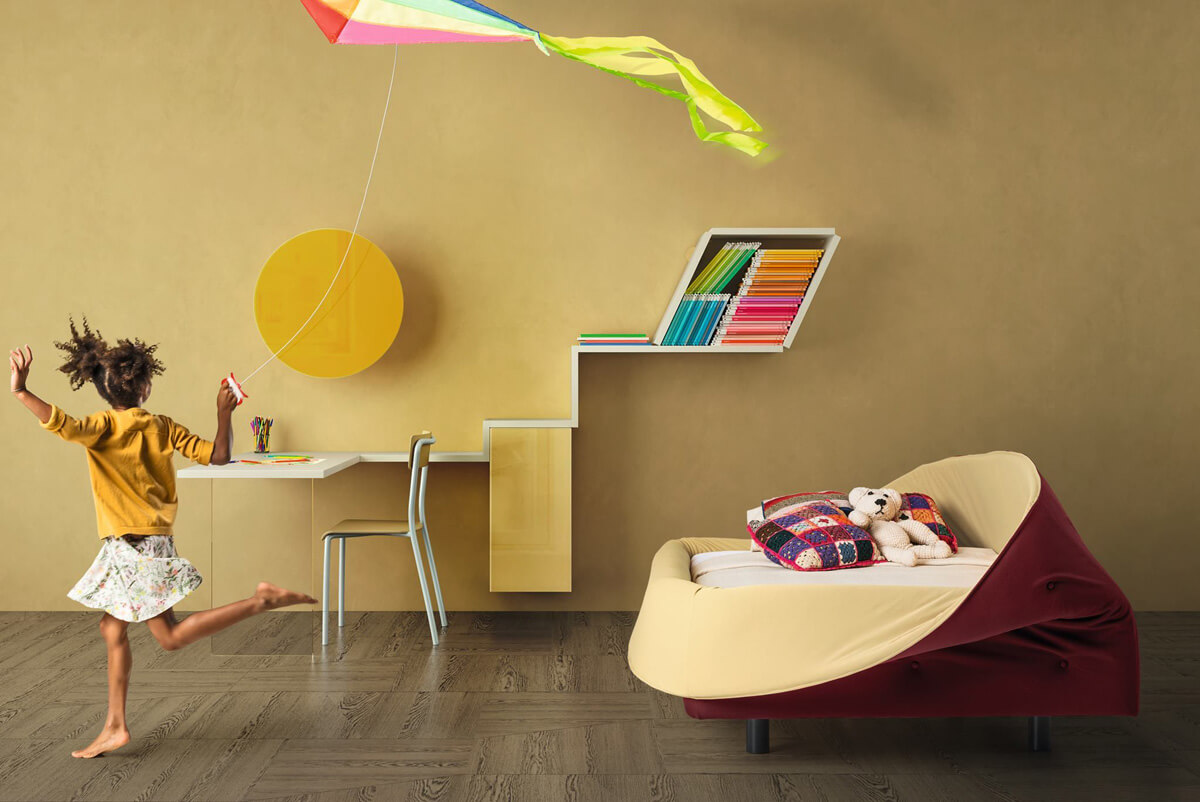 Відкидне ліжко в шафі: практичне рішення для невеликої спальні або студії.