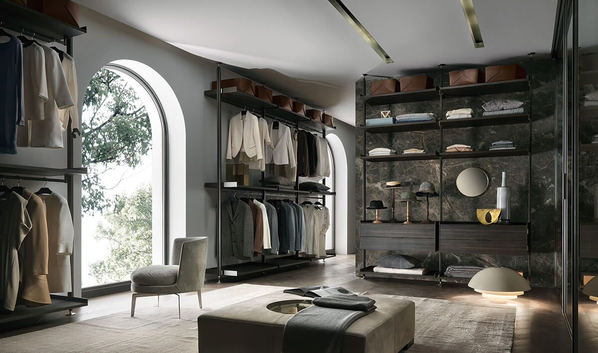 Приклад організації жіночого одягу в гардеробній системі: сукні, блузки та аксесуари.