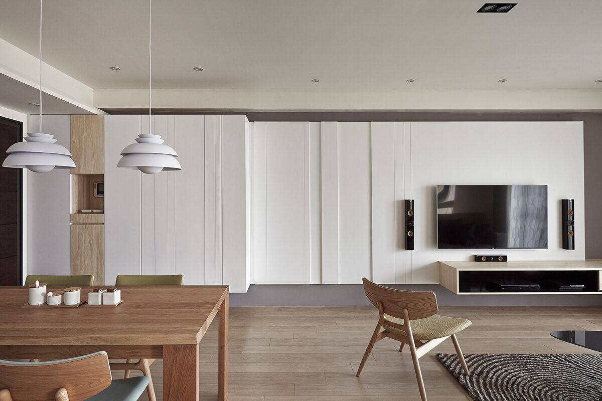 Сучасна вітальня з мінімалістичним дизайном та функціональними меблями.