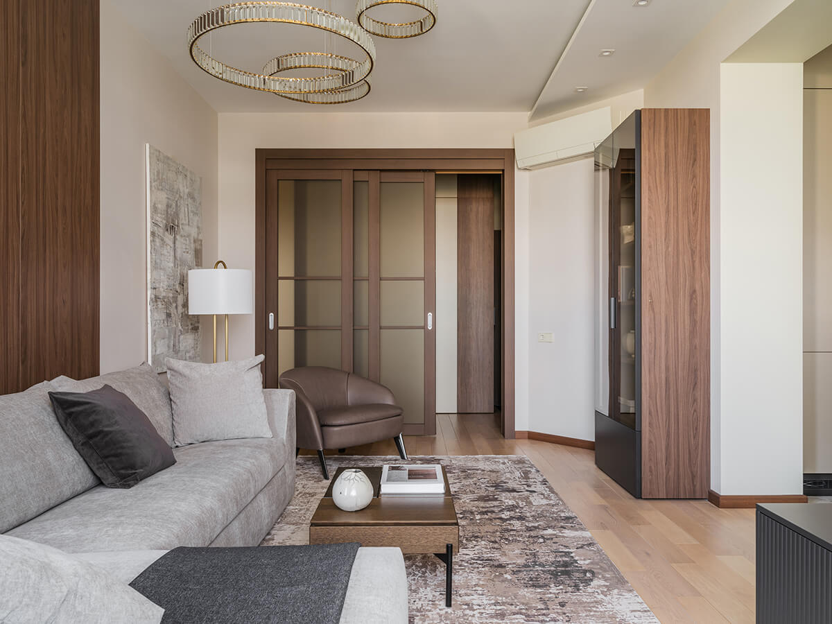 Інтер'єр спальні з меблями кольору горіх: спокій та гармонія.