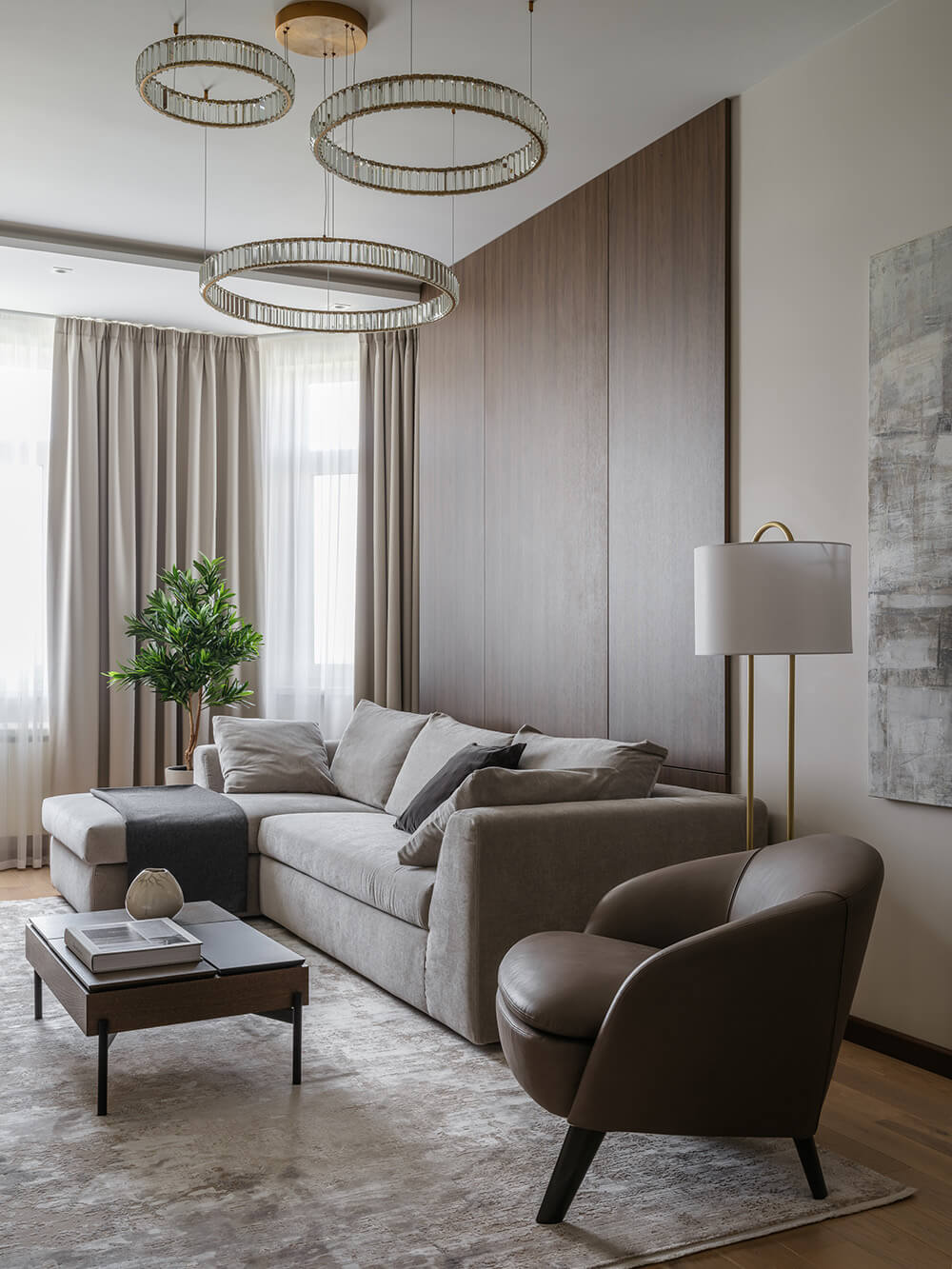 Приклад вдалого поєднання горіхового кольору з іншими кольорами в дизайні.