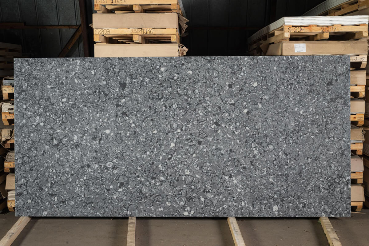 Сходи, облицьовані гранітом, забезпечують надійність та естетичний вигляд.