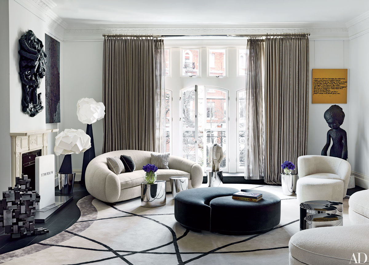 Велика скульптура в інтер'єрі: ефектний акцент у просторій вітальні.