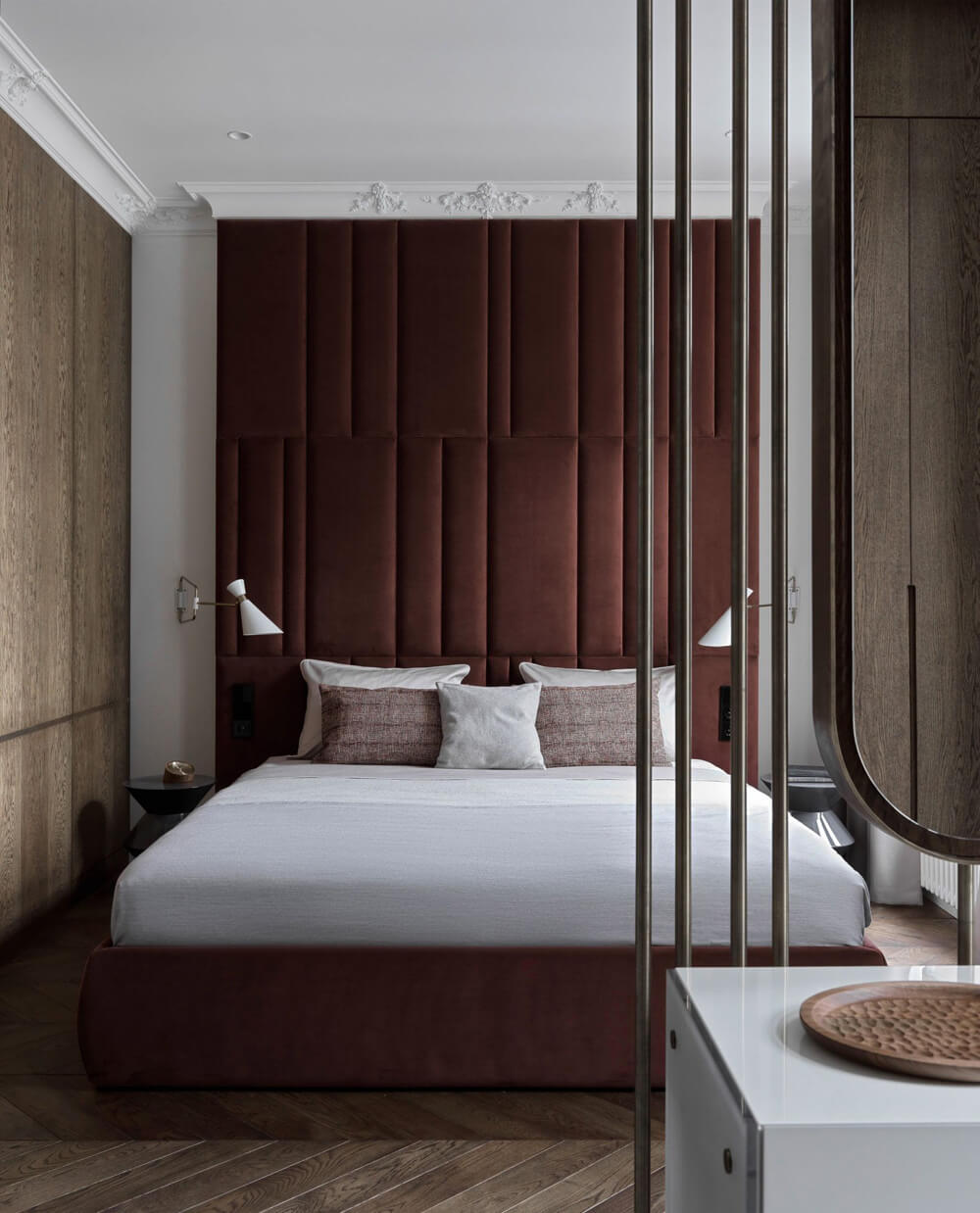 Інтер'єр з текстилем: лляні штори та покривало створюють атмосферу природності та спокою