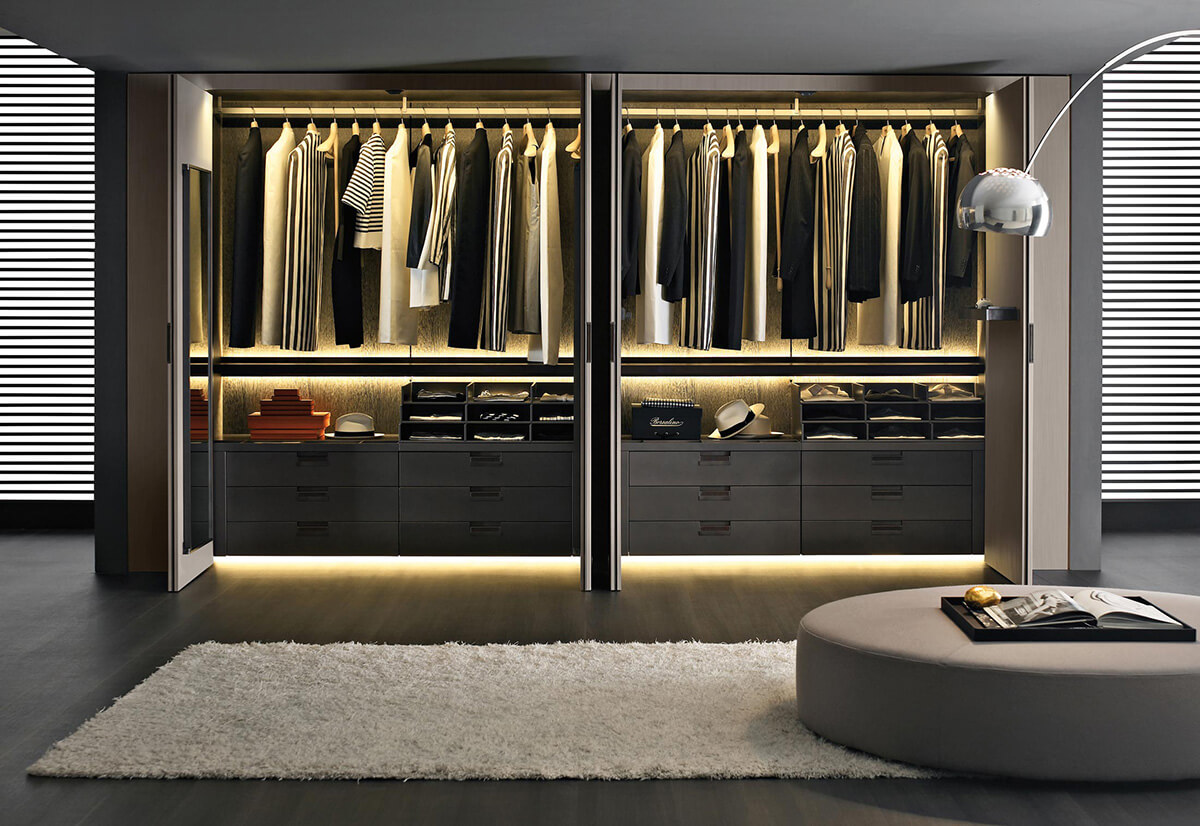 Дизайн освітлення гардеробної кімнати з акцентом на функціональність та естетику.