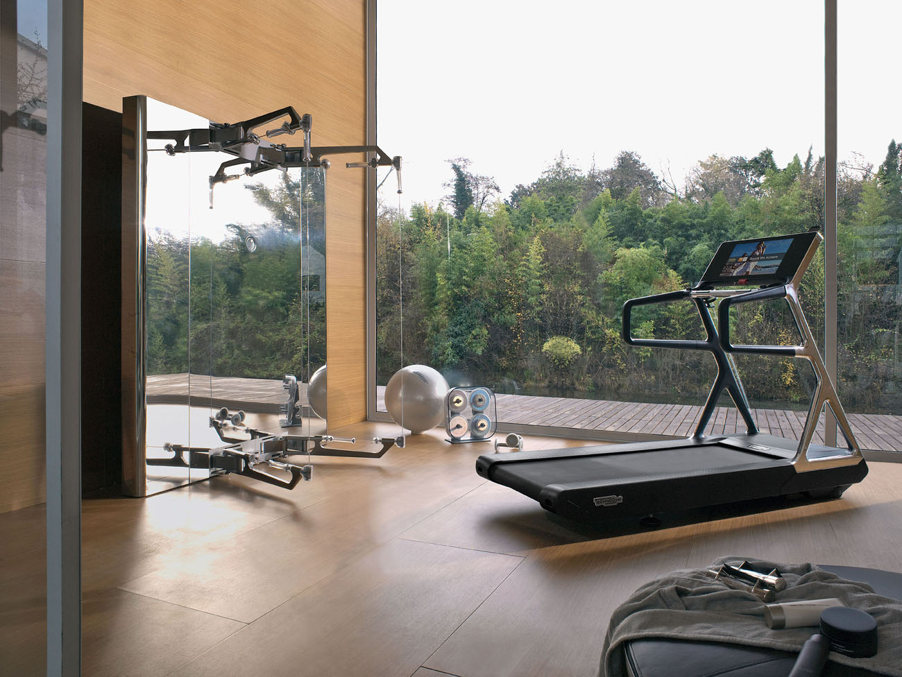 Облаштування домашнього спортзалу: шведська стінка, килимки для йоги та фітболу