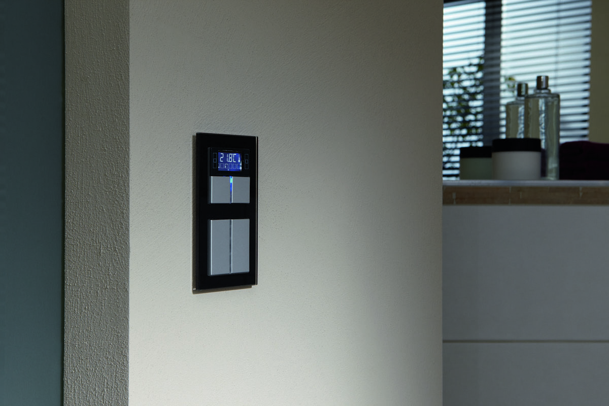 Планування електромережі квартири з урахуванням розміщення меблів та кількості необхідних розеток.