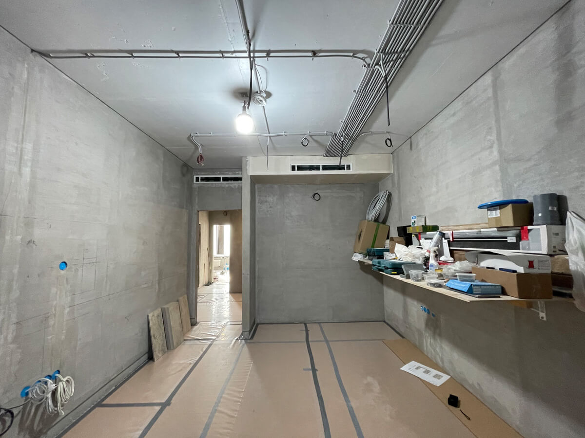 Інструменти для монтажу електропроводки: мультиметр, плоскогубці, викрутки та інші.