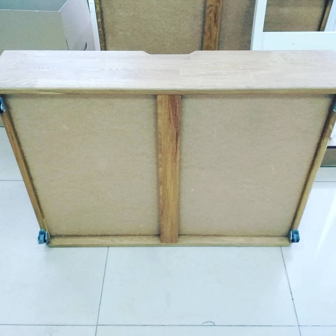 Висувна шухляда під ліжко своїми руками для організації зберігання в спальні.