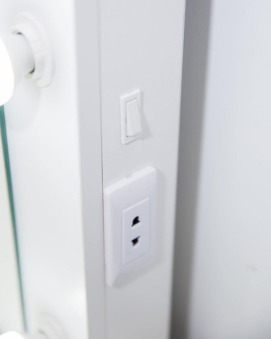 Чотири варіанти дизайну туалетного столика: інструкція для створення затишку