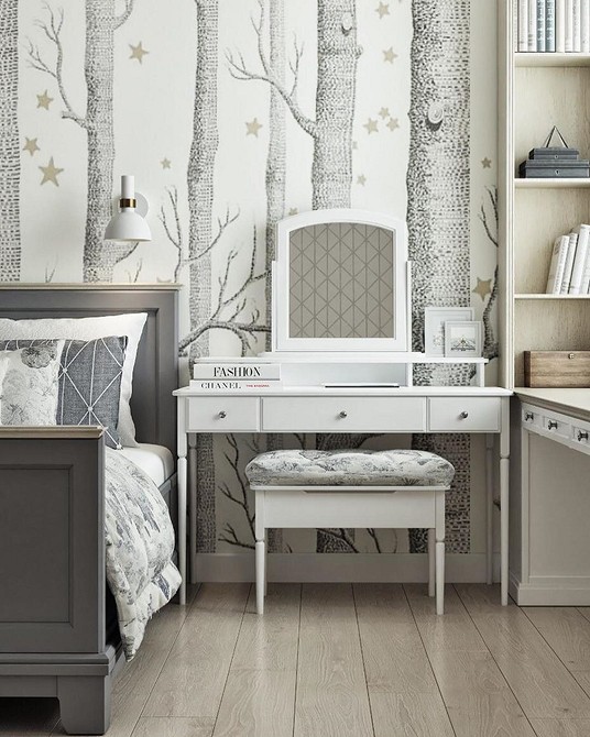 Приклад готового туалетного столика зробленого своїми руками, індивідуальний дизайн