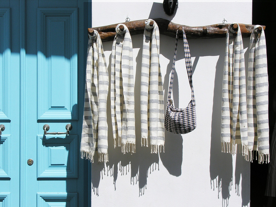 Ідея для вішалки з дерева своїми руками: мінімалістичний дизайн та функціональність