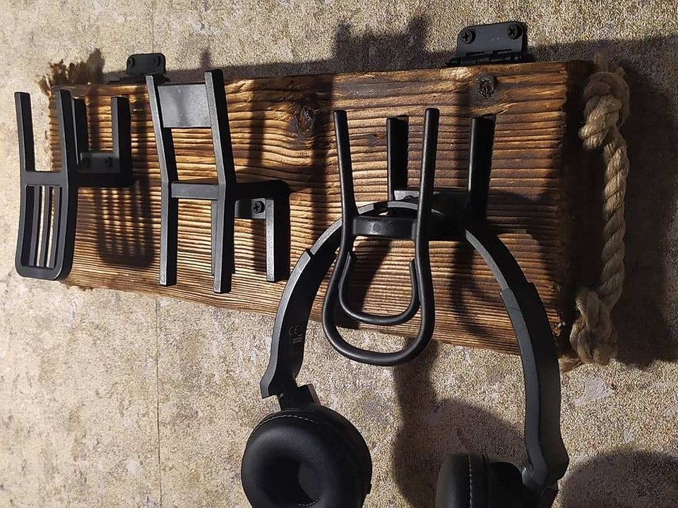 Настінна вішалка з дерева: креативні ідеї для виготовлення своїми руками