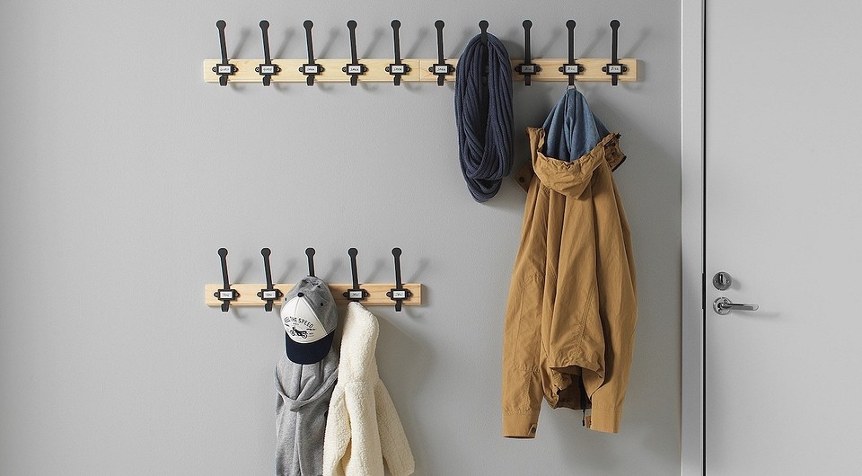 Настінна дерев'яна вішалка своїми руками: вибір матеріалів та унікальний дизайн для передпокою.
