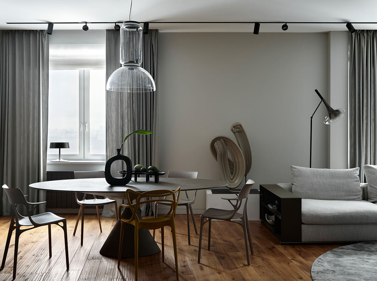 Підготовка квартири до продажу: балкон з зоною відпочинку збільшує привабливість нерухомості.