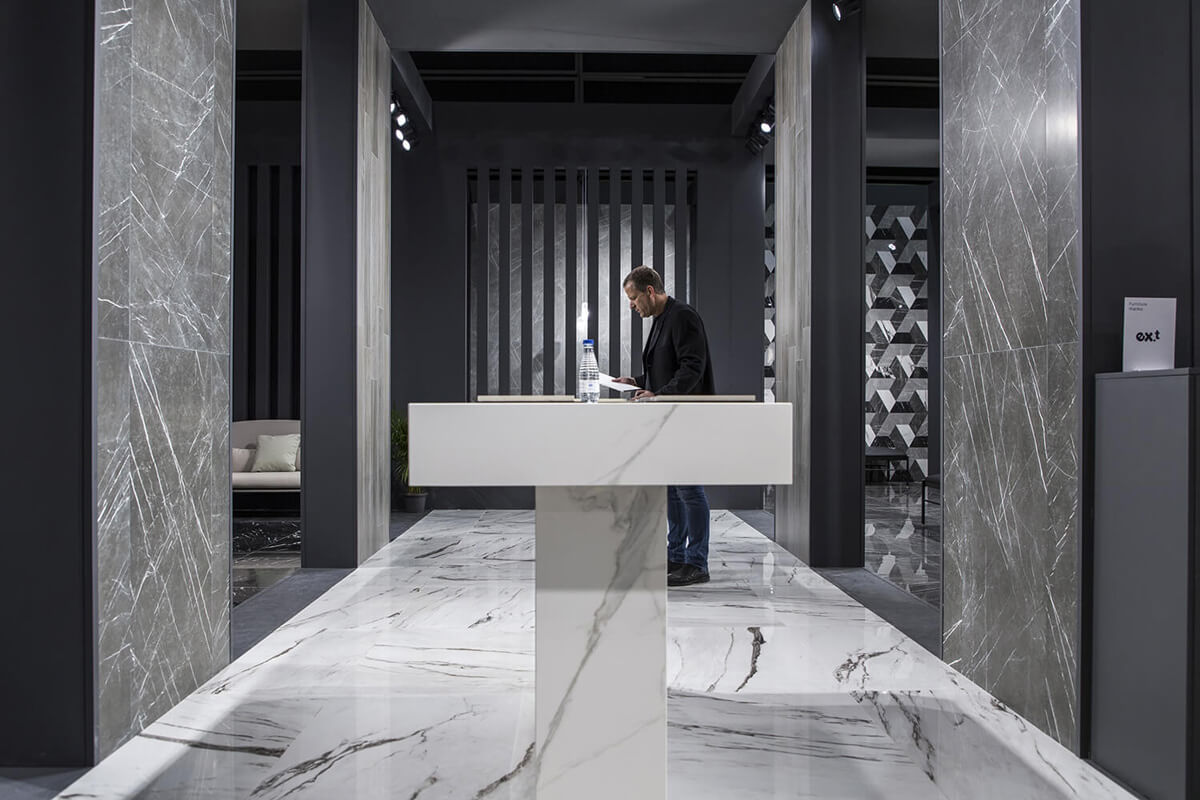 Глянцевий керамограніт для підлоги: розкішний блиск та елегантний вигляд в кімнаті.