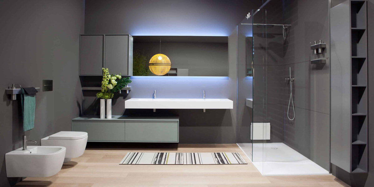 Зображення ванної кімнати з меблями, що демонструє організацію простору та зберігання речей.