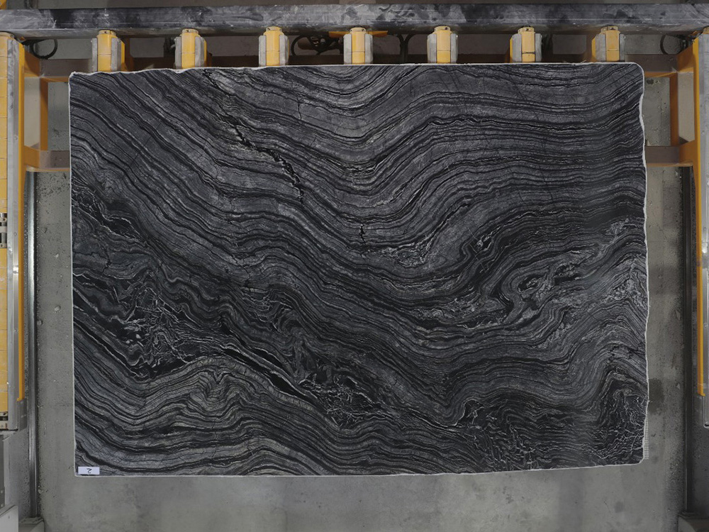 Використання мармуру для облицювання каміна: стильний акцент з натурального каменю.