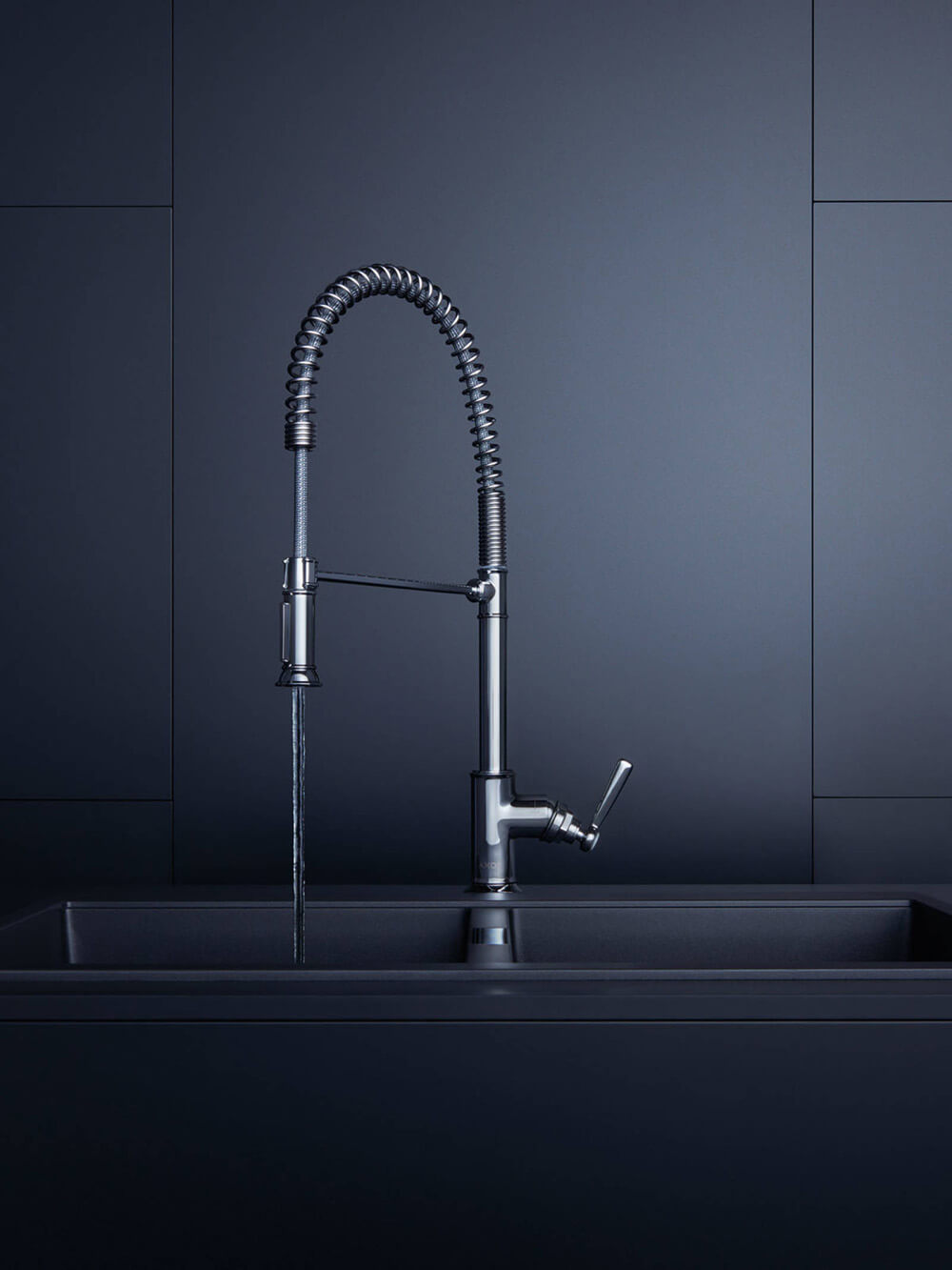 Матеріали кухонних змішувачів: латунь з хромованим покриттям для довговічності та блиску.