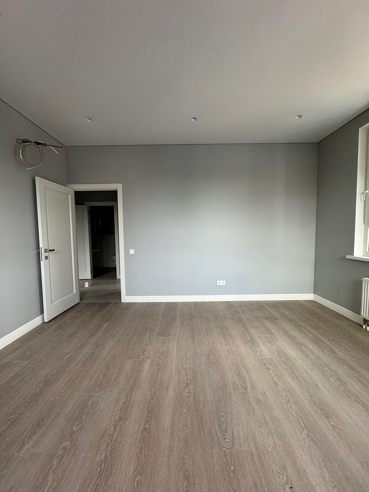 Комплектація квартири з ремонтом: деталі інтер'єру, меблі та освітлення.