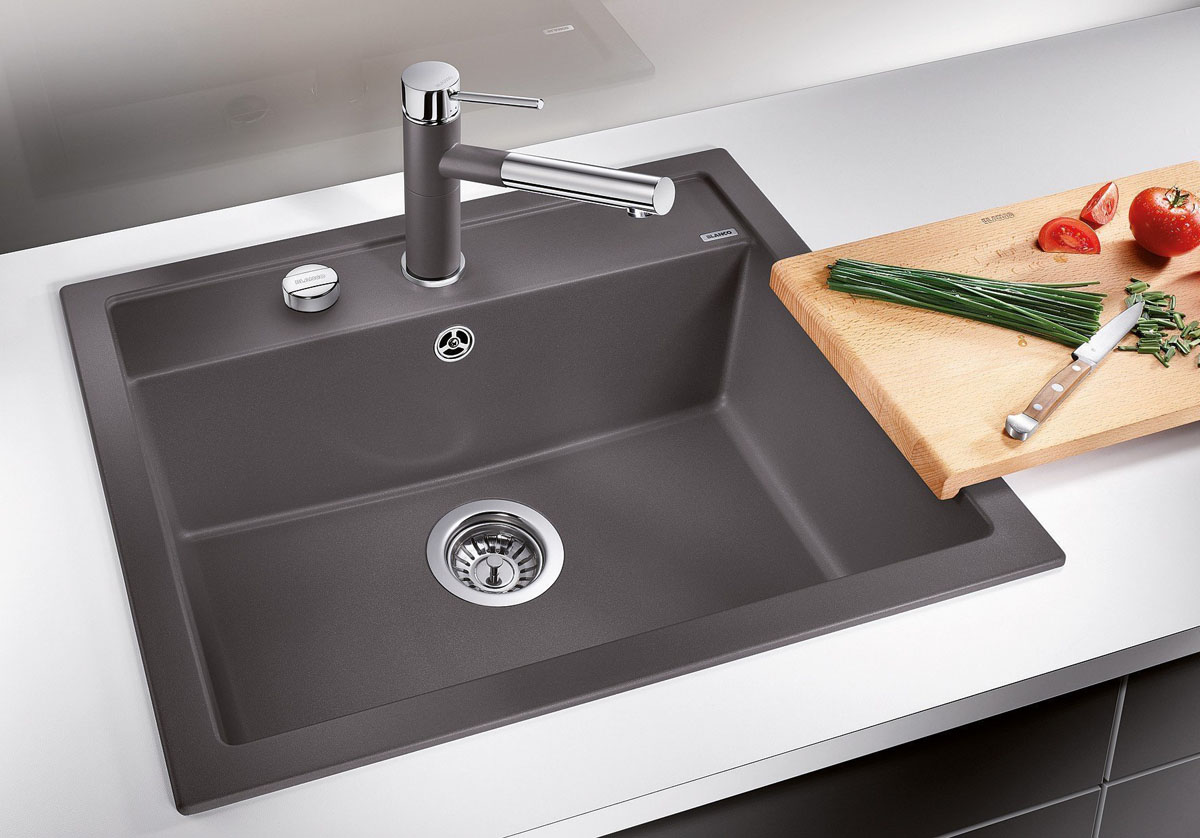 Кухонна мийка з нержавіючої сталі: практичний та гігієнічний вибір для будь-якої кухні.