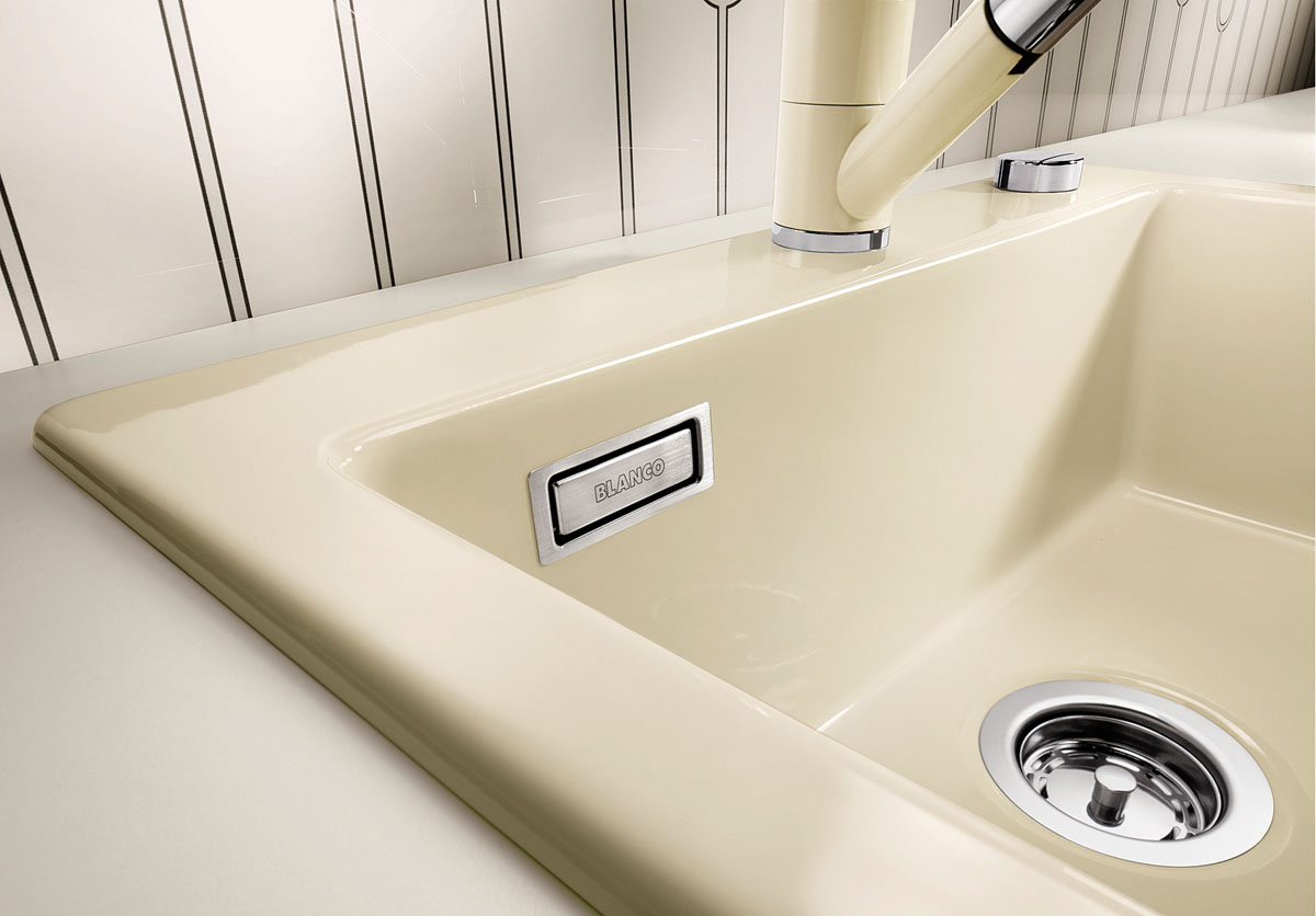 Матеріали для кухонних мийок: порівняння характеристик та переваг різних матеріалів.