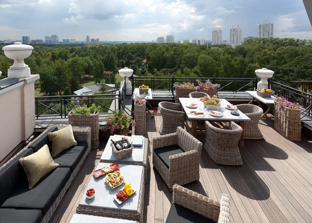 Меблі для тераси: вибір матеріалів та дизайну для комфортного використання простору.