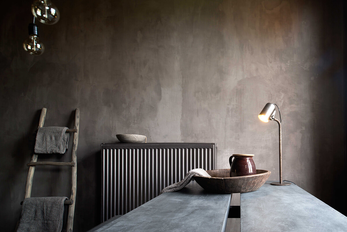 Мікробетон в дизайні кухні: сучасна стільниця з мікробетону та мінімалістичний інтер'єр.